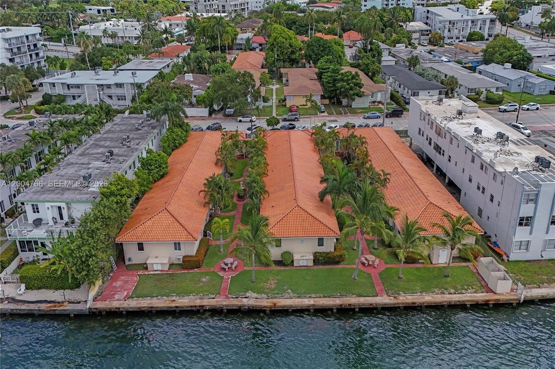 Active With Contract: $1,800 (1 beds, 1 baths, 550 Square Feet)