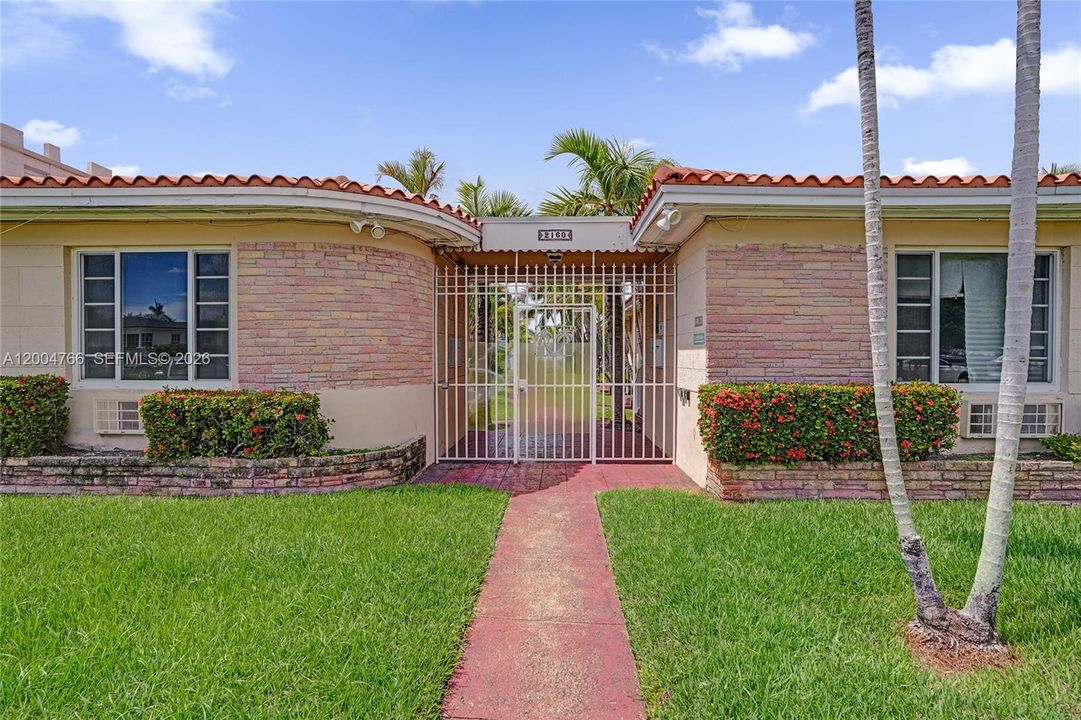 Active With Contract: $1,800 (1 beds, 1 baths, 550 Square Feet)