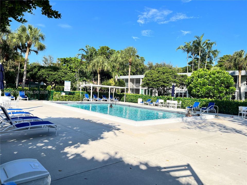 For Sale: $300,000 (3 beds, 3 baths, 1620 Square Feet)