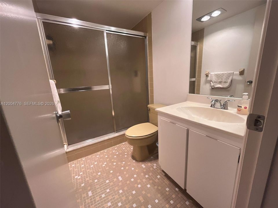 For Sale: $300,000 (3 beds, 3 baths, 1620 Square Feet)