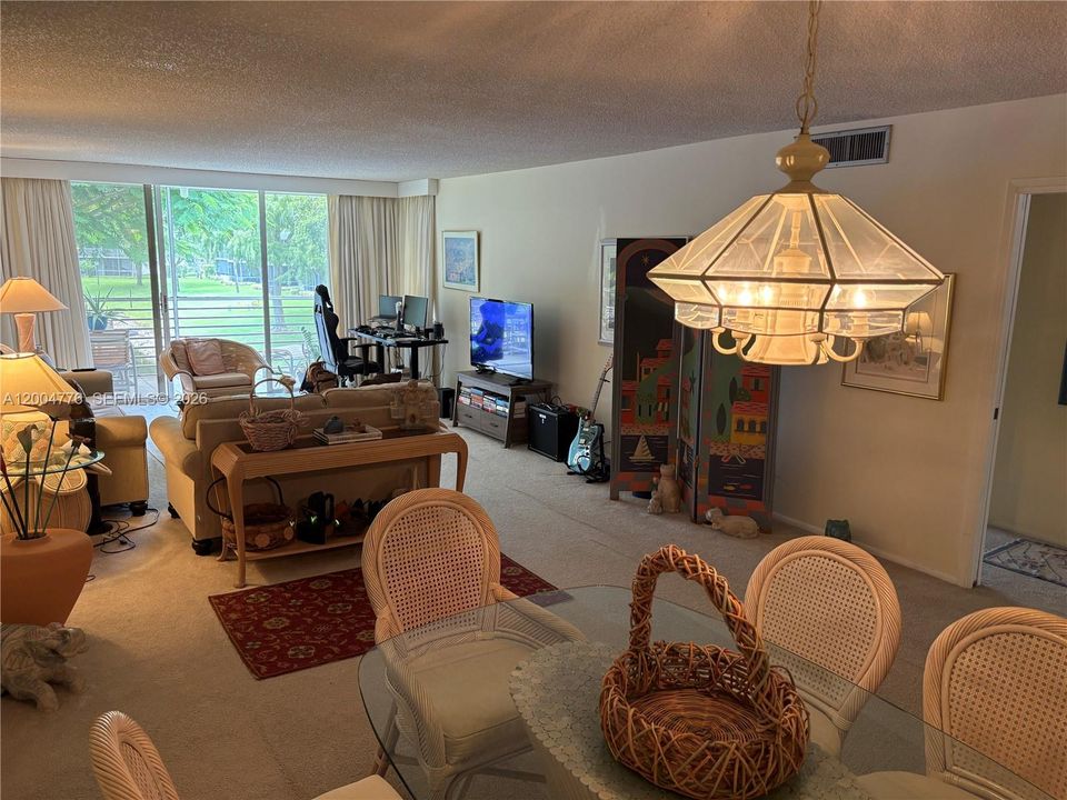 For Sale: $300,000 (3 beds, 3 baths, 1620 Square Feet)