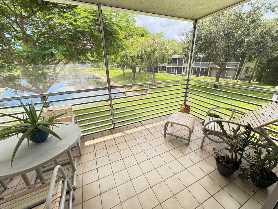For Sale: $300,000 (3 beds, 3 baths, 1620 Square Feet)
