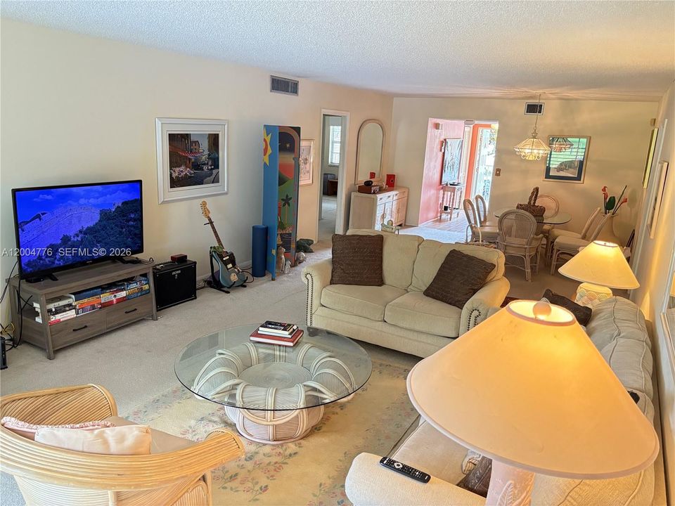 For Sale: $300,000 (3 beds, 3 baths, 1620 Square Feet)