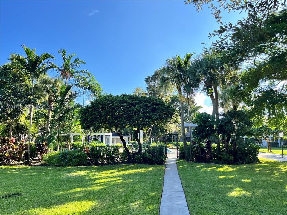 For Sale: $300,000 (3 beds, 3 baths, 1620 Square Feet)