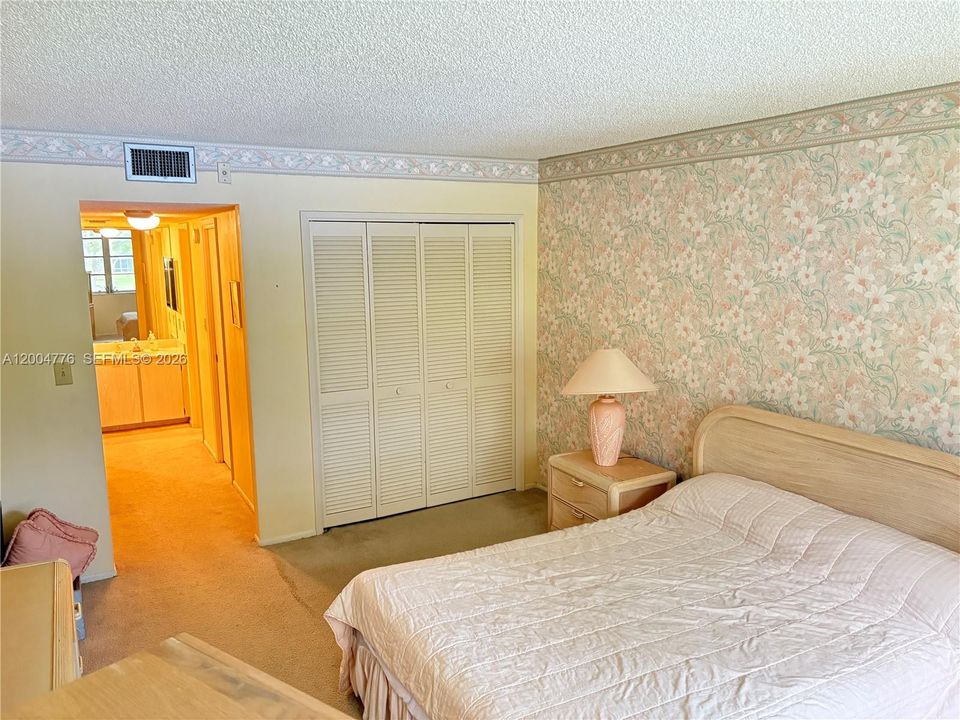 For Sale: $300,000 (3 beds, 3 baths, 1620 Square Feet)