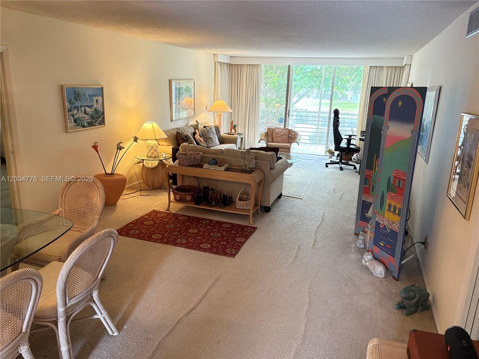 For Sale: $300,000 (3 beds, 3 baths, 1620 Square Feet)