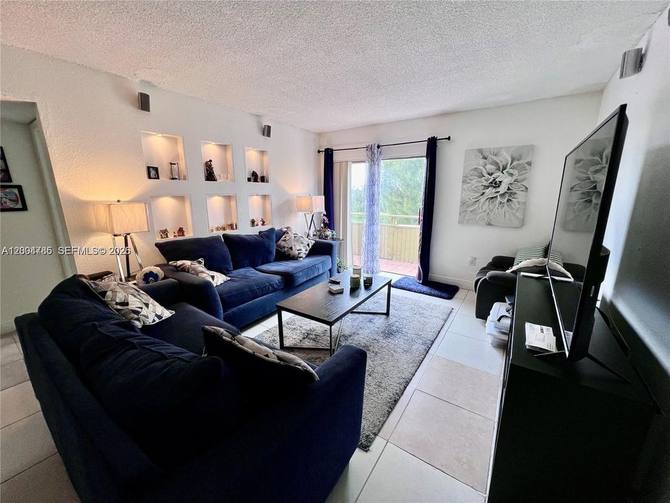 Activo con contrato: $167,000 (1 camas, 1 baños, 660 Pies cuadrados)