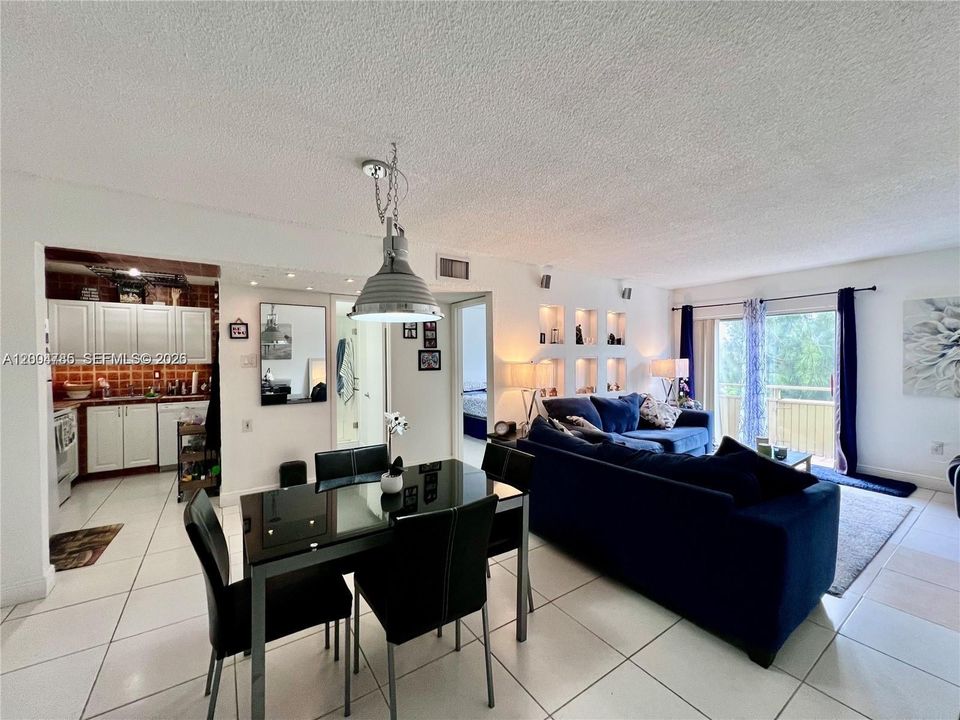 Activo con contrato: $167,000 (1 camas, 1 baños, 660 Pies cuadrados)
