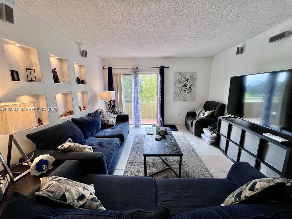 Activo con contrato: $167,000 (1 camas, 1 baños, 660 Pies cuadrados)