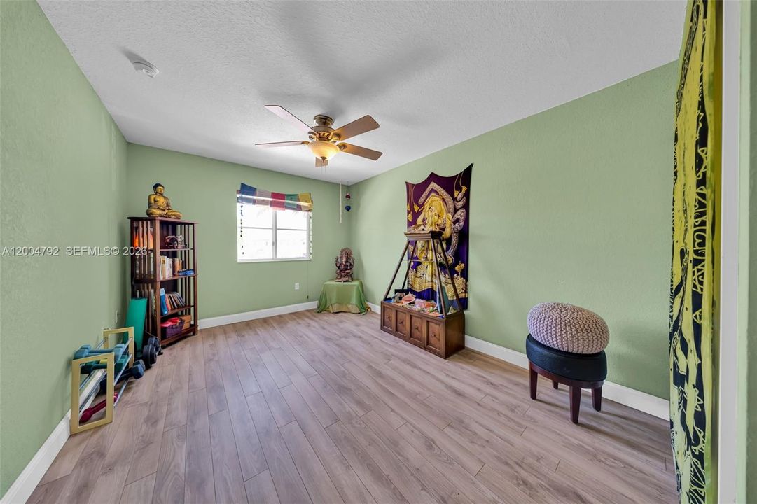 For Sale: $479,000 (3 beds, 2 baths, 1812 Square Feet)