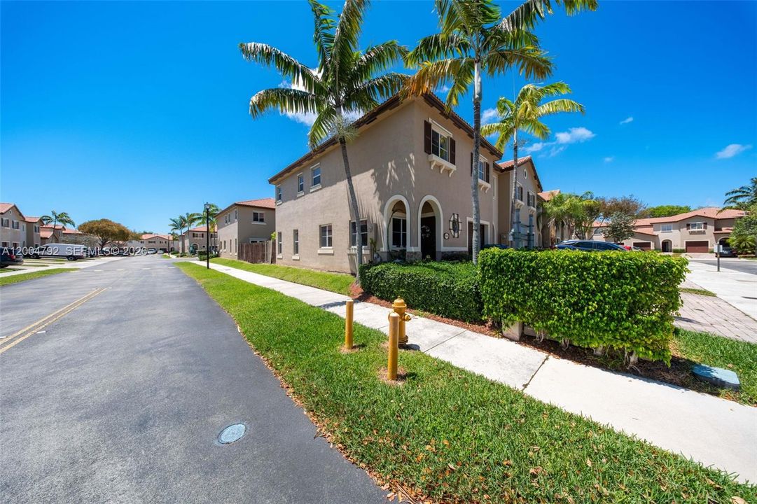 For Sale: $479,000 (3 beds, 2 baths, 1812 Square Feet)