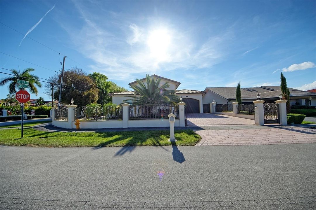 Active With Contract: $1,649,000 (4 beds, 4 baths, 3281 Square Feet)