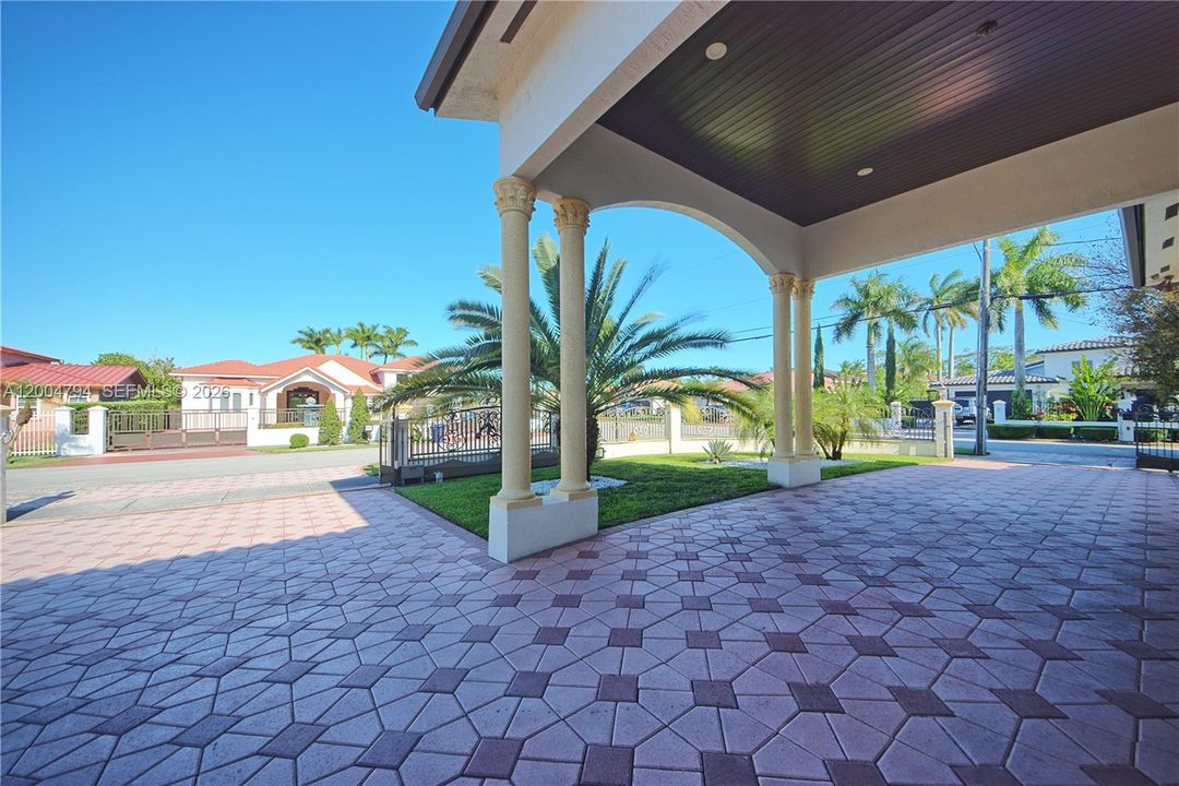 Active With Contract: $1,649,000 (4 beds, 4 baths, 3281 Square Feet)