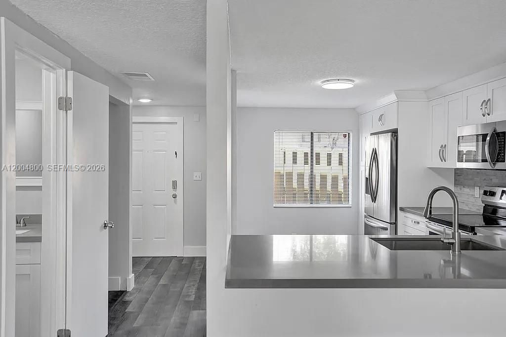 For Sale: $420,000 (2 beds, 2 baths, 1312 Square Feet)