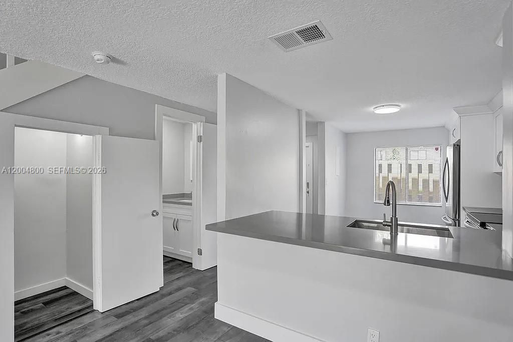 For Sale: $420,000 (2 beds, 2 baths, 1312 Square Feet)