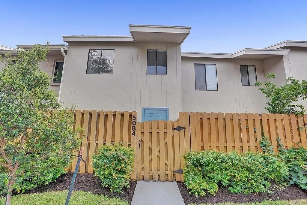 For Sale: $420,000 (2 beds, 2 baths, 1312 Square Feet)