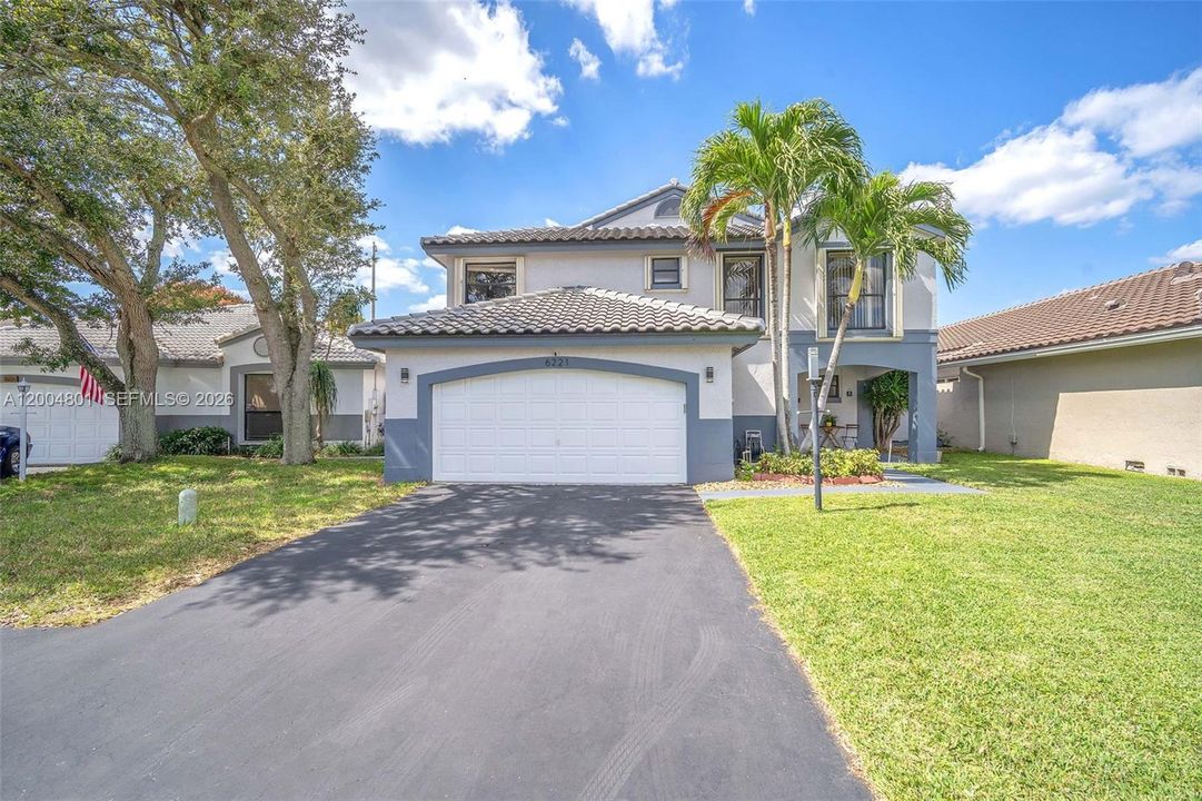 Activo con contrato: $674,995 (4 camas, 2 baños, 1993 Pies cuadrados)