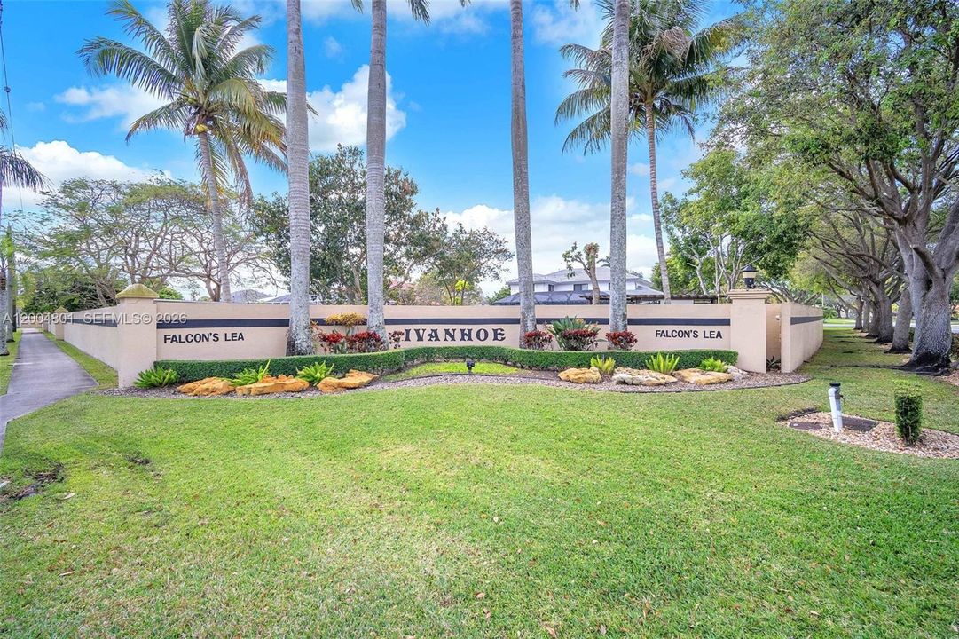 Activo con contrato: $674,995 (4 camas, 2 baños, 1993 Pies cuadrados)