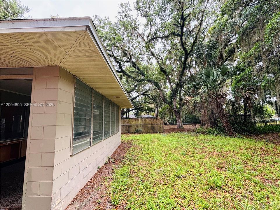 For Sale: $265,000 (3 beds, 2 baths, 1624 Square Feet)