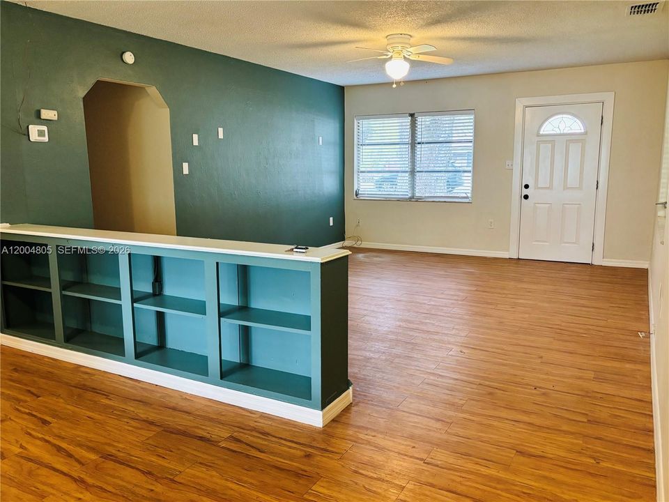 For Sale: $265,000 (3 beds, 2 baths, 1624 Square Feet)
