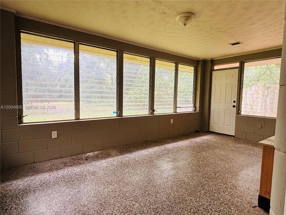 For Sale: $265,000 (3 beds, 2 baths, 1624 Square Feet)