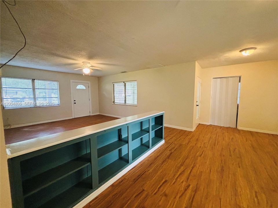 For Sale: $265,000 (3 beds, 2 baths, 1624 Square Feet)