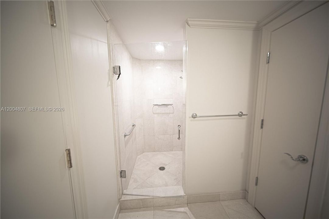 Active With Contract: $12,500 (6 beds, 6 baths, 5958 Square Feet)
