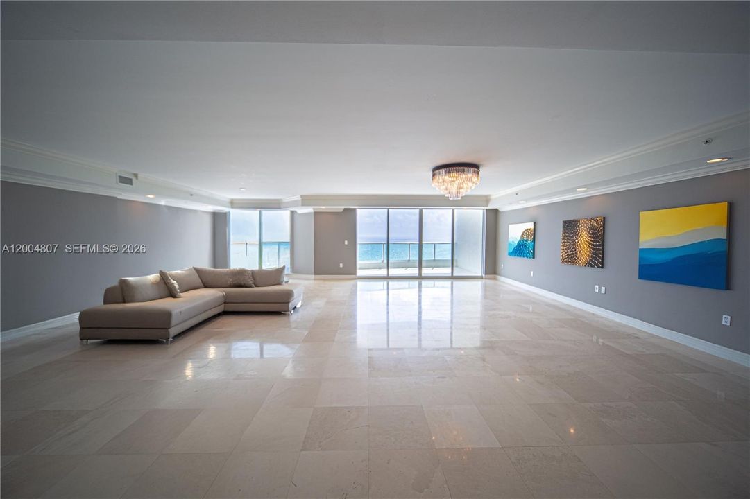 Active With Contract: $12,500 (6 beds, 6 baths, 5958 Square Feet)