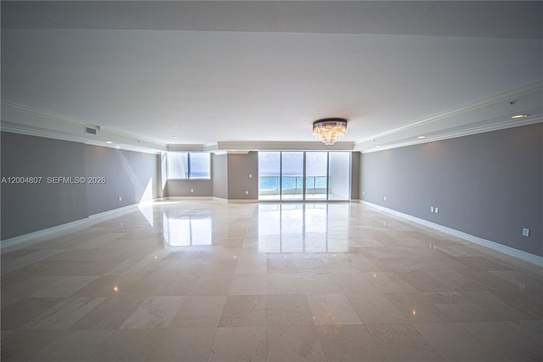 Active With Contract: $12,500 (6 beds, 6 baths, 5958 Square Feet)