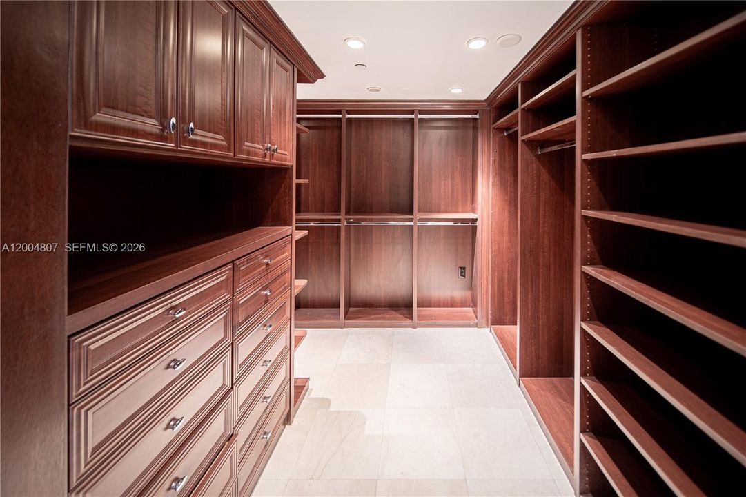 Active With Contract: $12,500 (6 beds, 6 baths, 5958 Square Feet)