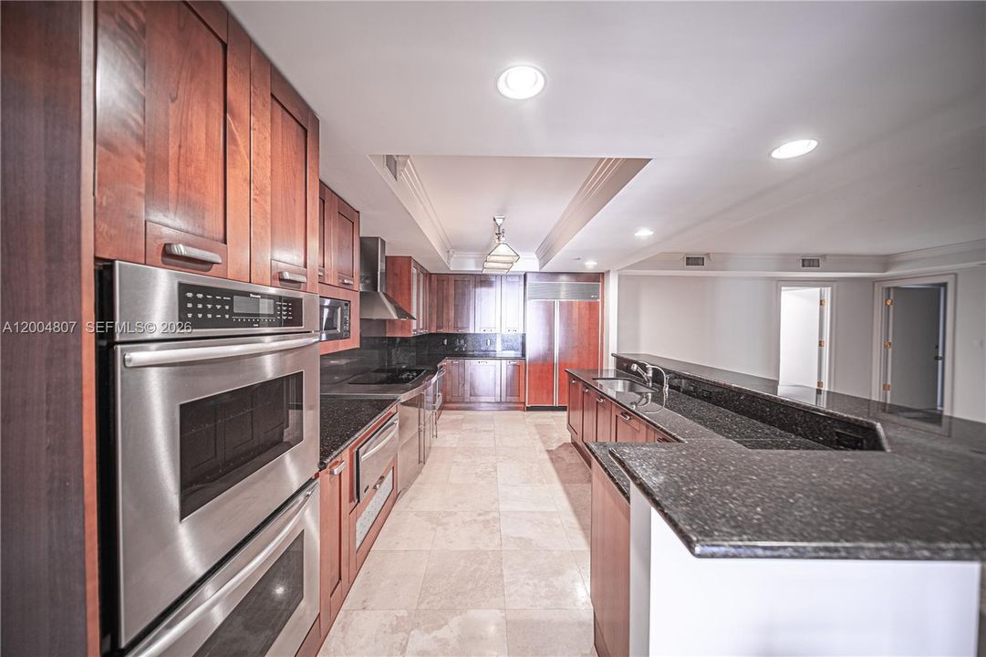 Active With Contract: $12,500 (6 beds, 6 baths, 5958 Square Feet)