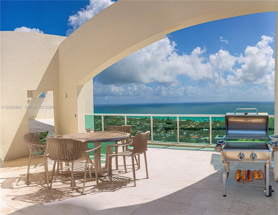 Active With Contract: $12,500 (6 beds, 6 baths, 5958 Square Feet)