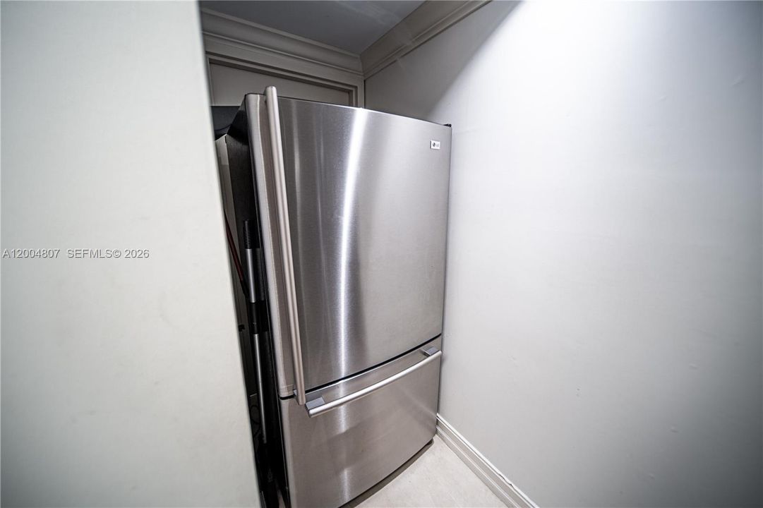 Active With Contract: $12,500 (6 beds, 6 baths, 5958 Square Feet)
