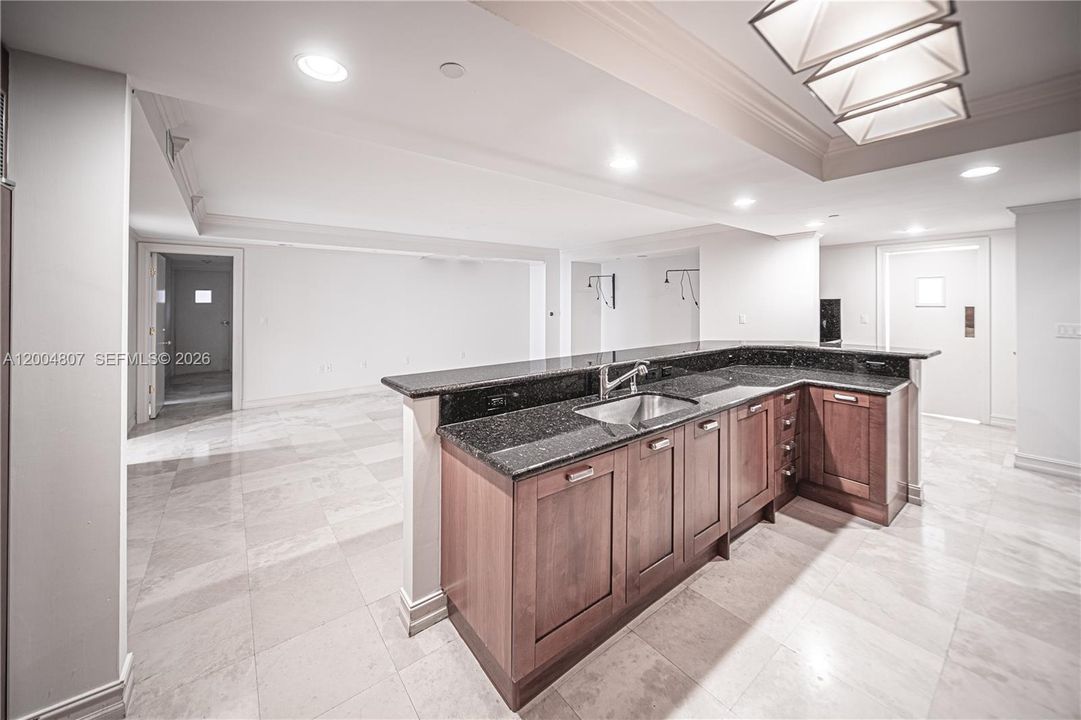 Active With Contract: $12,500 (6 beds, 6 baths, 5958 Square Feet)
