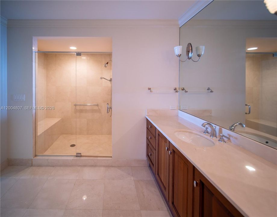 Active With Contract: $12,500 (6 beds, 6 baths, 5958 Square Feet)