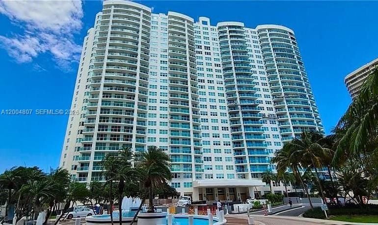 Active With Contract: $12,500 (6 beds, 6 baths, 5958 Square Feet)
