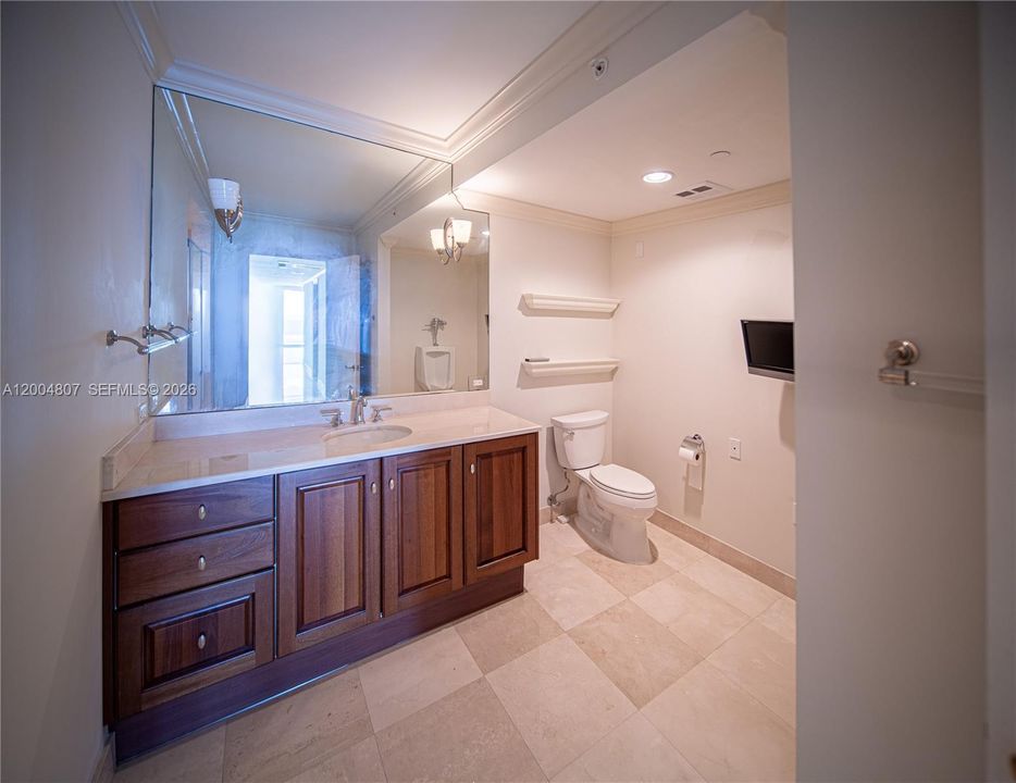 Active With Contract: $12,500 (6 beds, 6 baths, 5958 Square Feet)