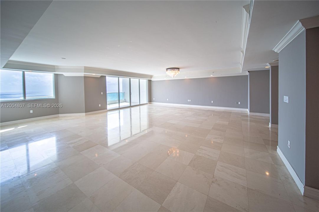 Active With Contract: $12,500 (6 beds, 6 baths, 5958 Square Feet)