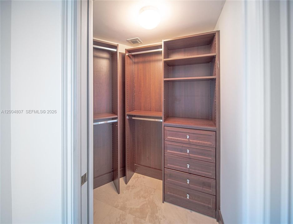 Active With Contract: $12,500 (6 beds, 6 baths, 5958 Square Feet)
