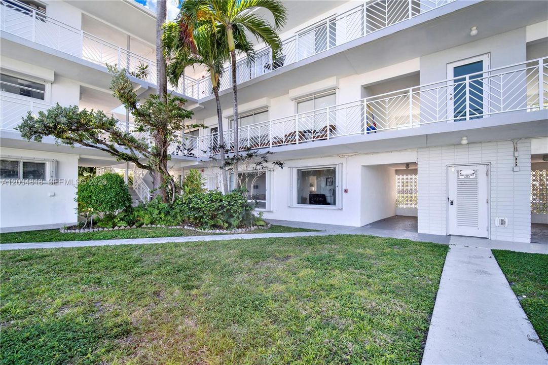 Recently Rented: $3,000 (3 beds, 2 baths, 1450 Square Feet)