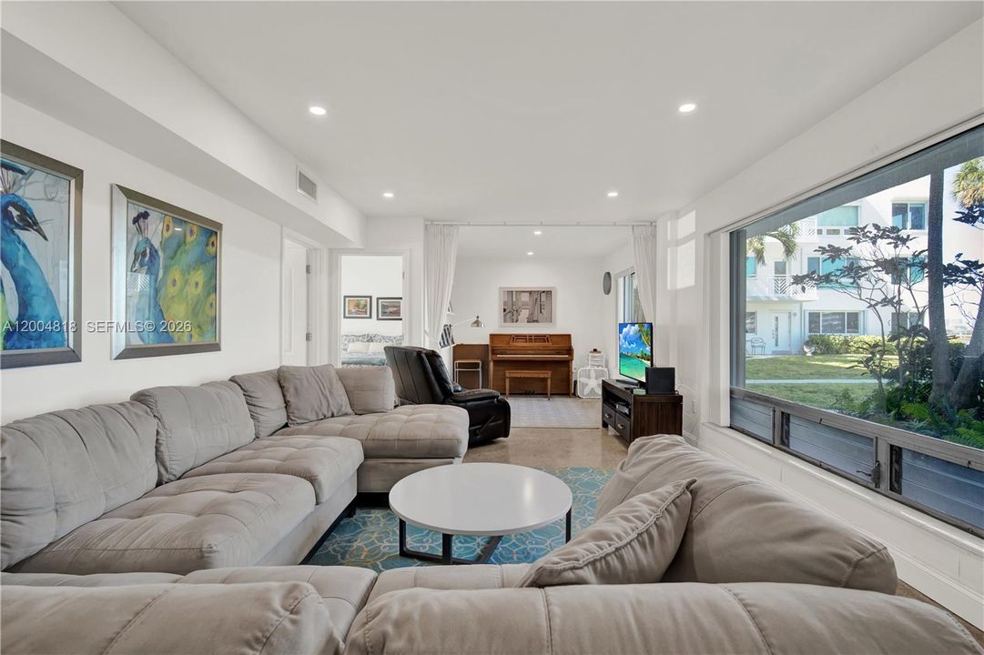 Recently Rented: $3,000 (3 beds, 2 baths, 1450 Square Feet)