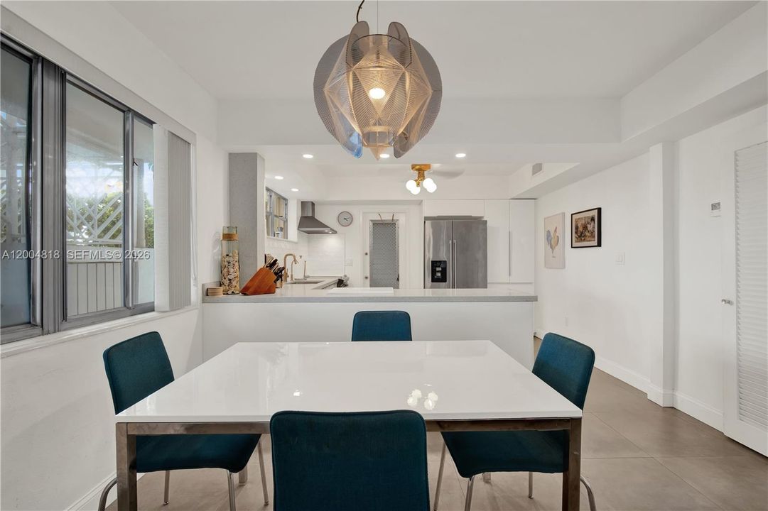 Recently Rented: $3,000 (3 beds, 2 baths, 1450 Square Feet)