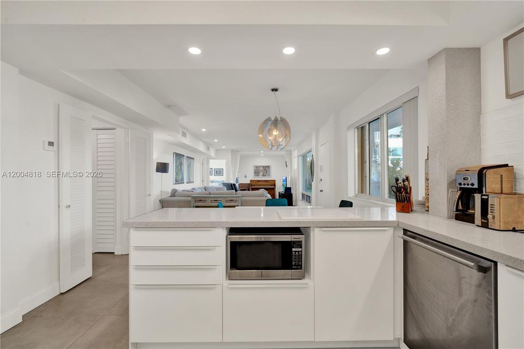 Recently Rented: $3,000 (3 beds, 2 baths, 1450 Square Feet)