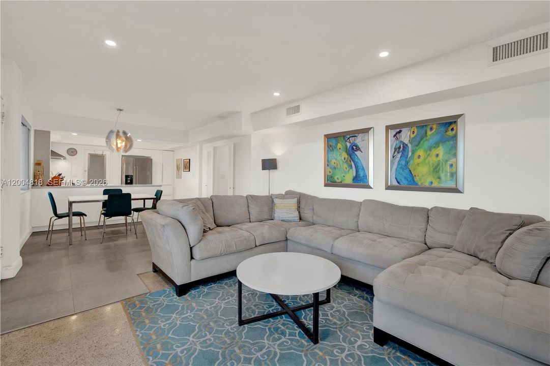 Recently Rented: $3,000 (3 beds, 2 baths, 1450 Square Feet)