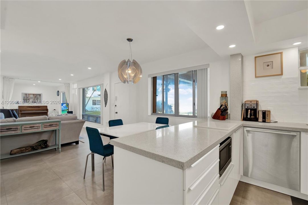Recently Rented: $3,000 (3 beds, 2 baths, 1450 Square Feet)