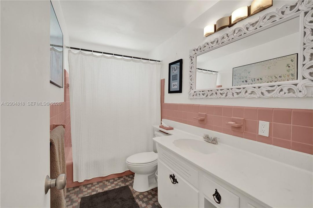 Recently Rented: $3,000 (3 beds, 2 baths, 1450 Square Feet)
