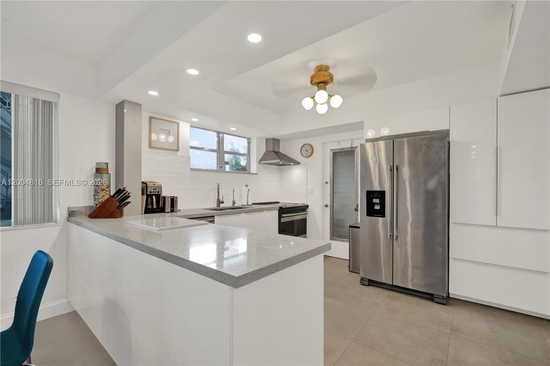 Recently Rented: $3,000 (3 beds, 2 baths, 1450 Square Feet)