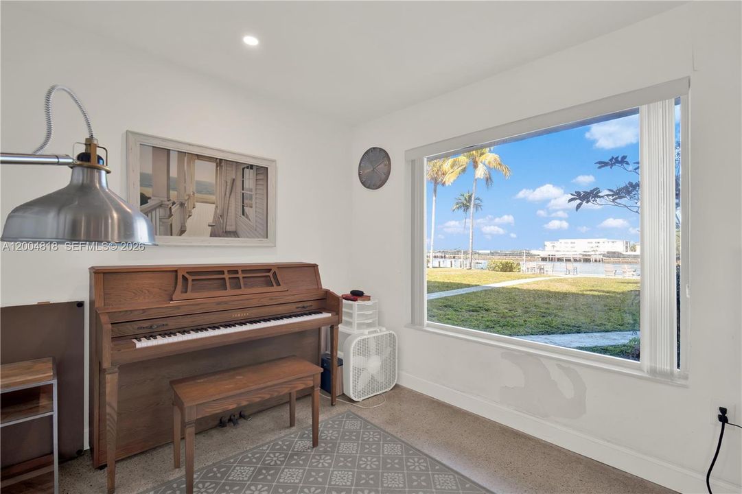 Recently Rented: $3,000 (3 beds, 2 baths, 1450 Square Feet)
