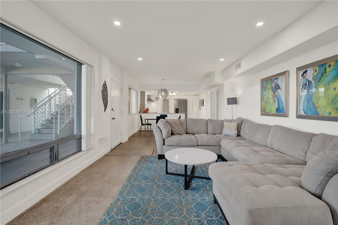 Recently Rented: $3,000 (3 beds, 2 baths, 1450 Square Feet)
