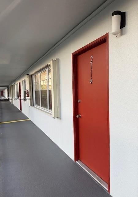 Active With Contract: $1,650 (1 beds, 1 baths, 702 Square Feet)